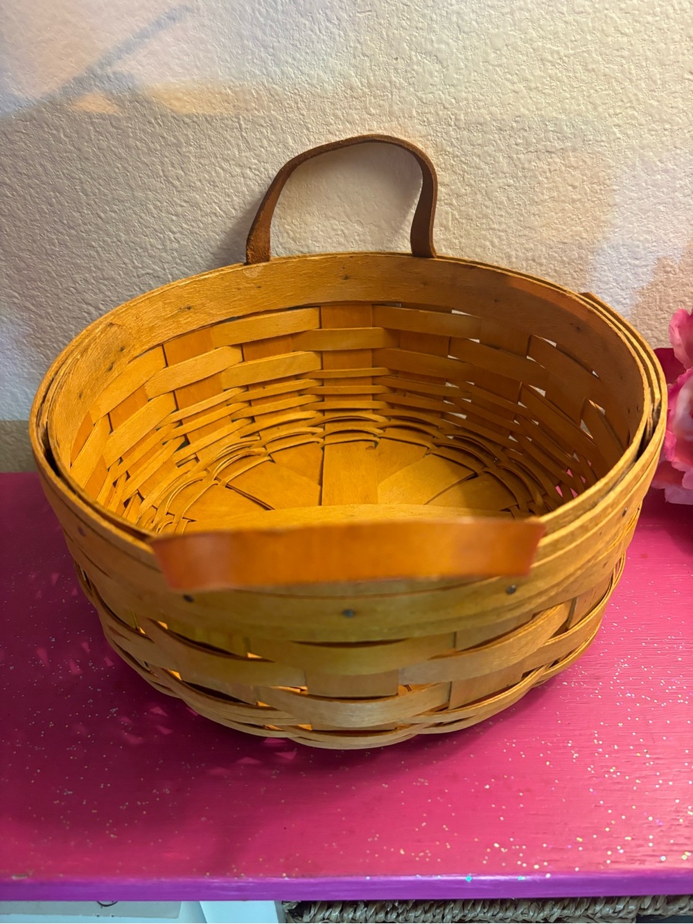 Longaberger Vintage 1995 Large Darning Basket with Leather Handles, 10” Diameter - Picture 5 of 7